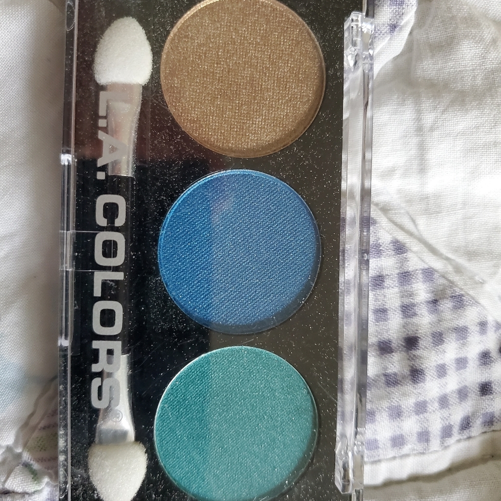 3 eyeshadow pallettes